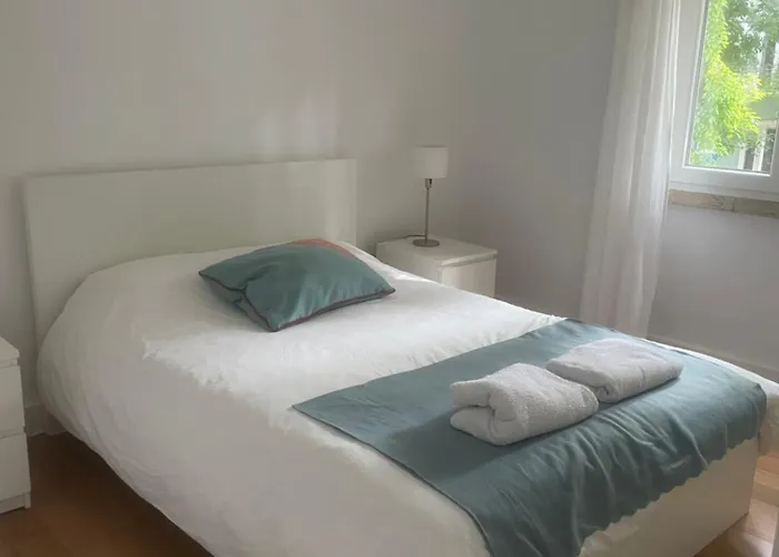 Charming 2 Bedroom Next To Jardim Da Estrela, Appartement