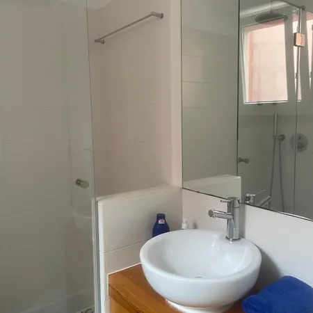 Charming 2 Bedroom Next To Jardim Da Estrela, Apartment