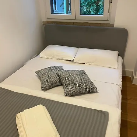 Charming 2 Bedroom Next To Jardim Da Estrela, Appartamento
