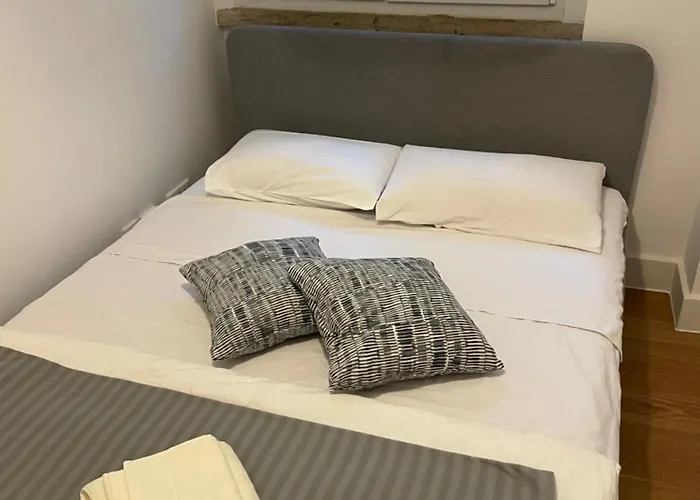 Charming 2 Bedroom Next To Jardim Da Estrela, Apartamento