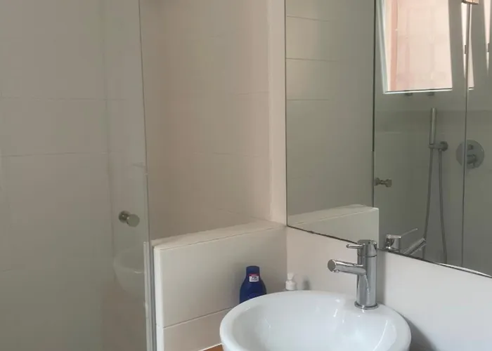 Charming 2 Bedroom Next To Jardim Da Estrela, Apartament